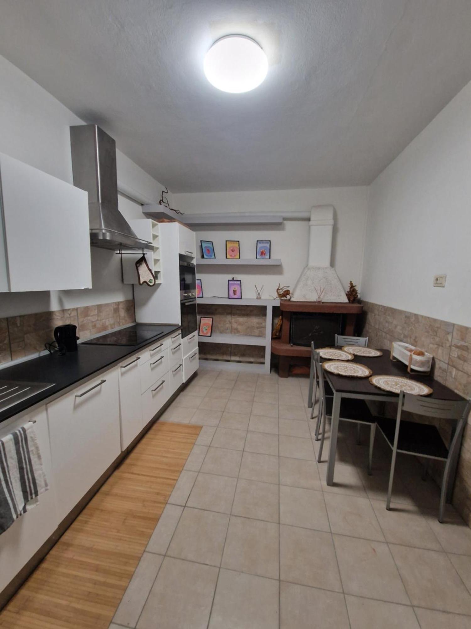 Underground Home Vicino Metropolitana Comasina Cormano Exterior foto