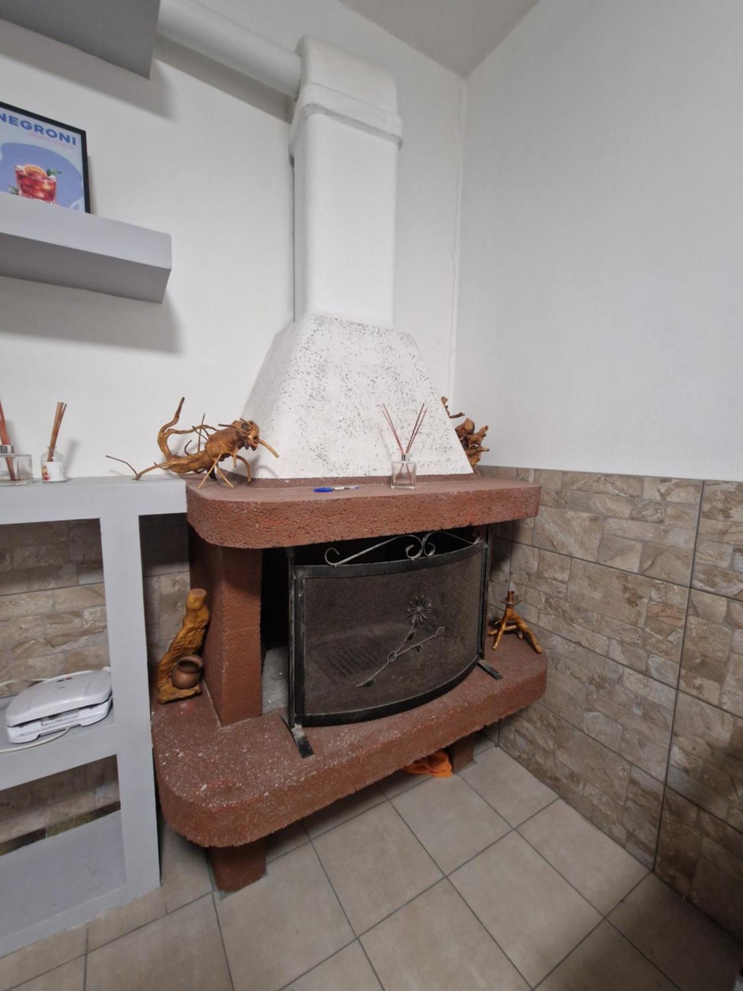Underground Home Vicino Metropolitana Comasina Cormano Exterior foto