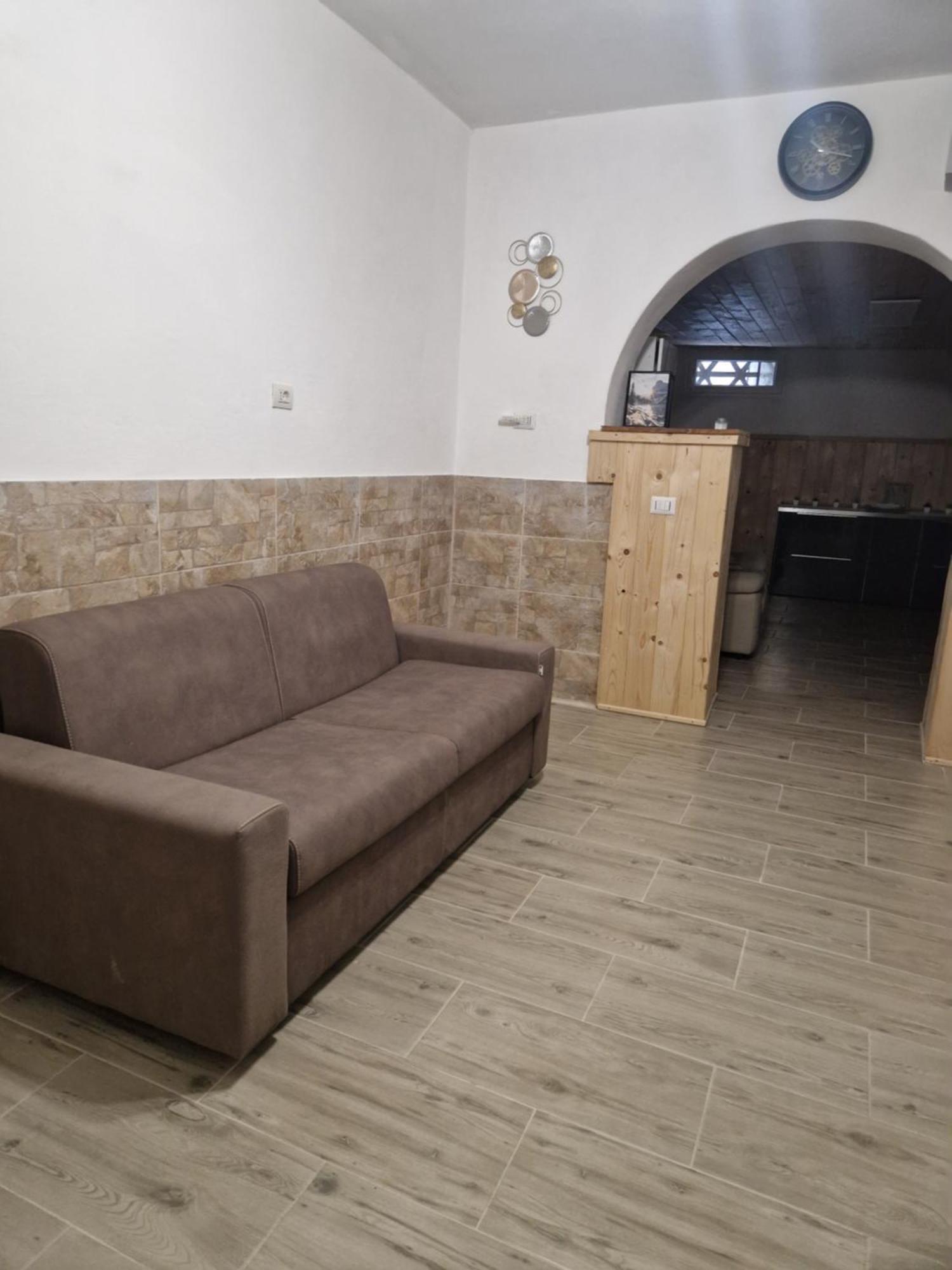 Underground Home Vicino Metropolitana Comasina Cormano Exterior foto