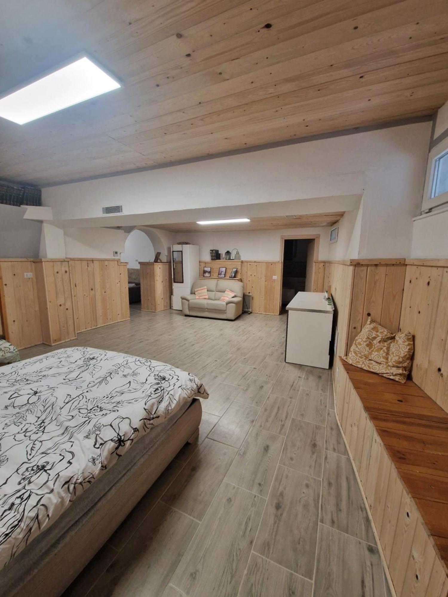 Underground Home Vicino Metropolitana Comasina Cormano Exterior foto